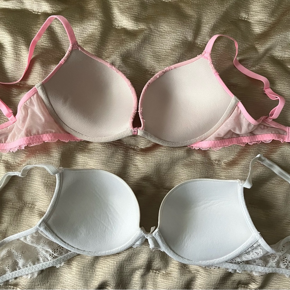 Victoria's Secret Lace Embellished Bras - Picture 7 of 8